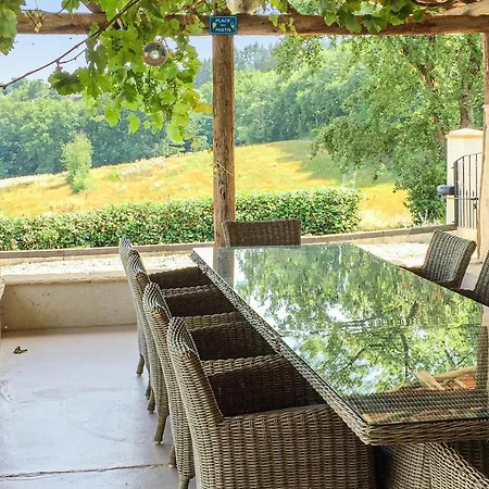 4 Bedroom Cozy In Monfaucon Feriehus *