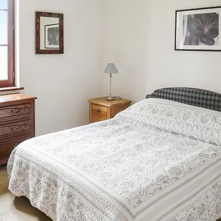 4 Bedroom Cozy In Monfaucon Ferienhaus