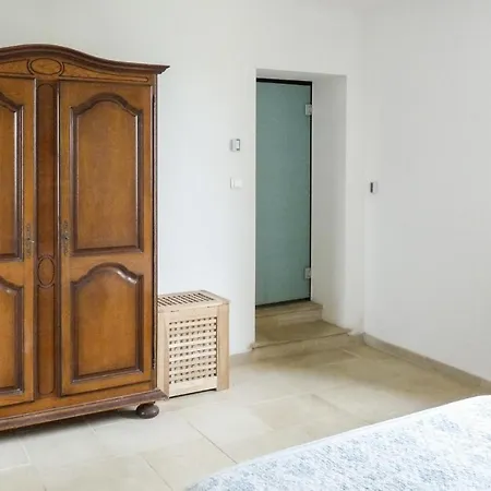 4 Bedroom Cozy In Monfaucon Feriehus