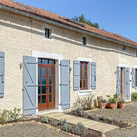 4 Bedroom Cozy In Monfaucon