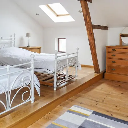 Tatil Evi 4 Bedroom Cozy In Monfaucon Monfaucon (Hautes-Pyrenees)