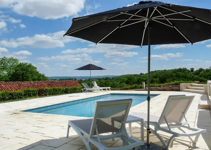 4 Bedroom Cozy In Monfaucon Dom wakacyjny *