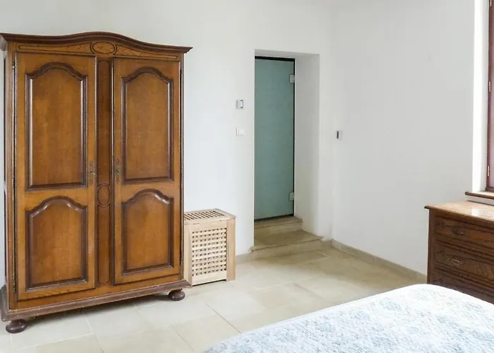 4 Bedroom Cozy In Monfaucon بيت للعطل
