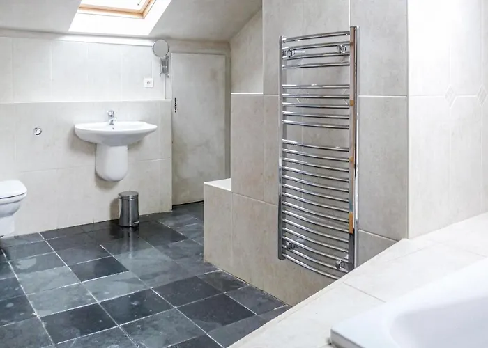 4 Bedroom Cozy In Monfaucon *