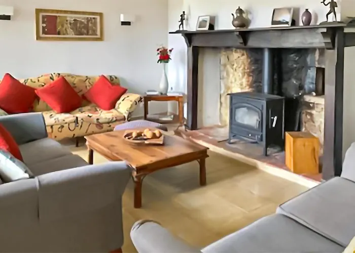 4 Bedroom Cozy In Monfaucon بيت للعطل *