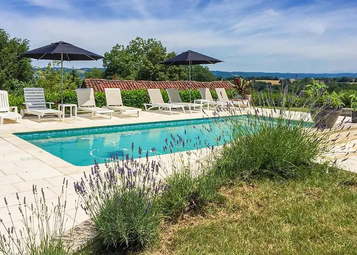 4 Bedroom Cozy In Monfaucon بيت للعطل