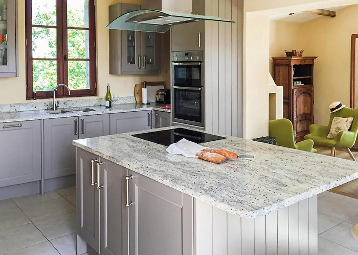 بيت للعطل 4 Bedroom Cozy In Monfaucon